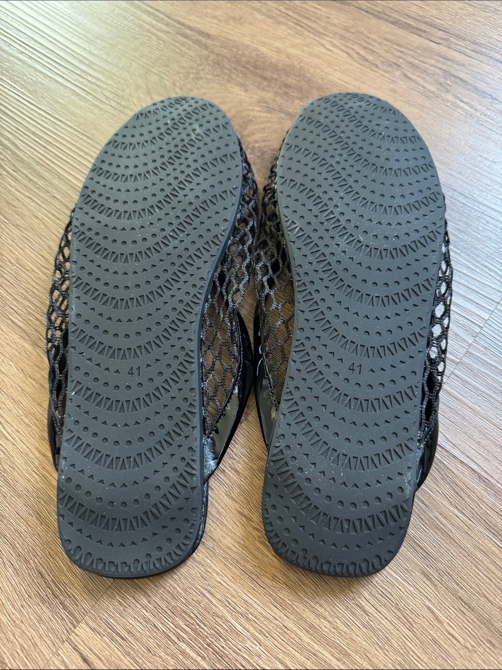 Trendy Woven Mesh Slide Flat Sandals in Black Size 9 or 41 - Picture 4 of 6